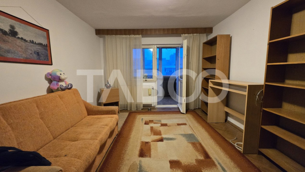 Apartament 3 camere decomandat boxa si parcare zona Astra de