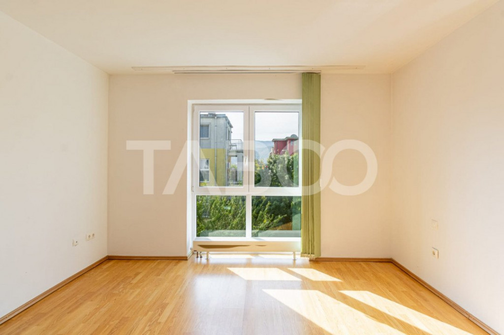 Apartament 3 camere etaj intermediar loc de parcare si boxa