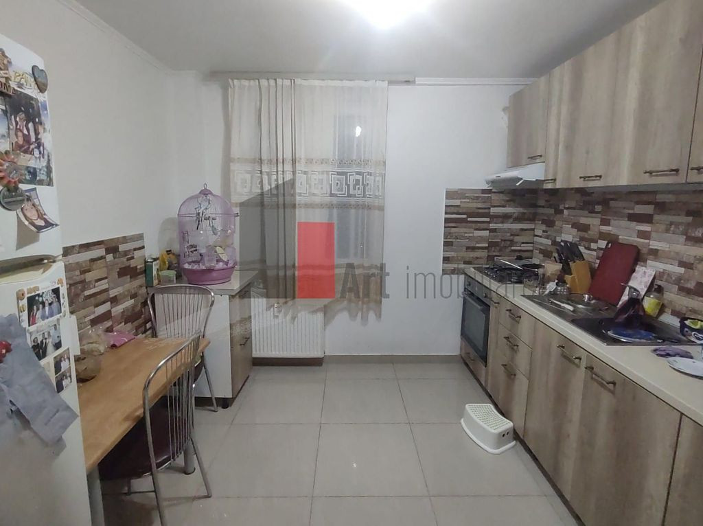 Vânzare apartament 3 camere zona Huedin