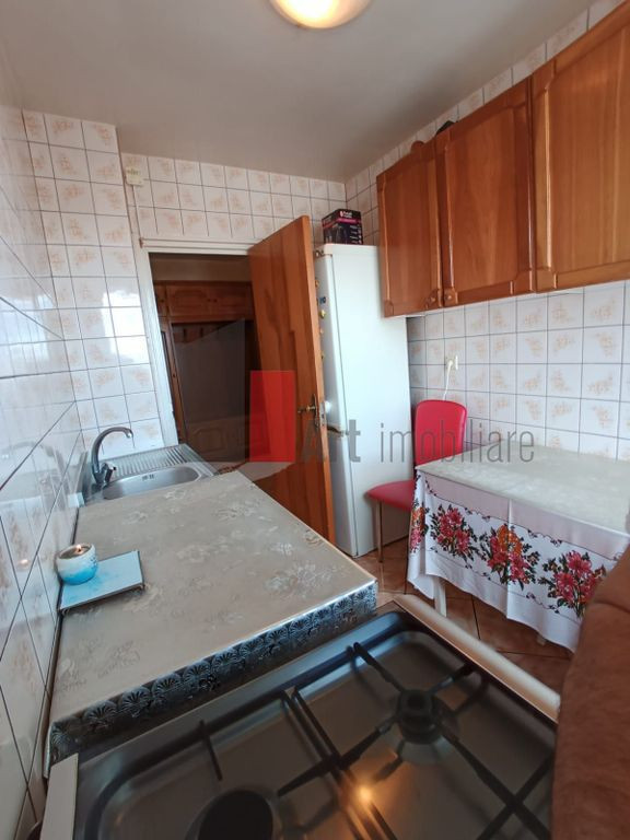 Vânzare apartament 3 camere semidecomandat Bd. Obregia -...