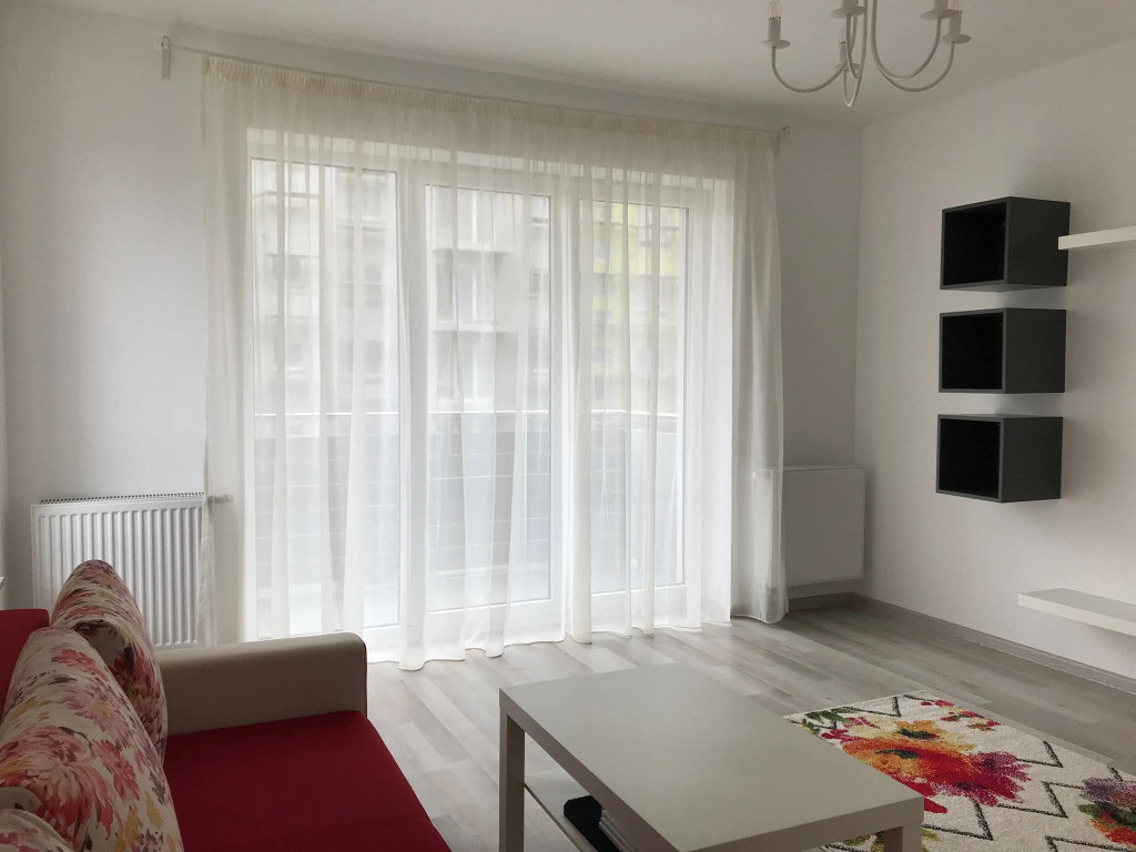 Apartament cu 2 camere,decomandat - zona Avantgarden