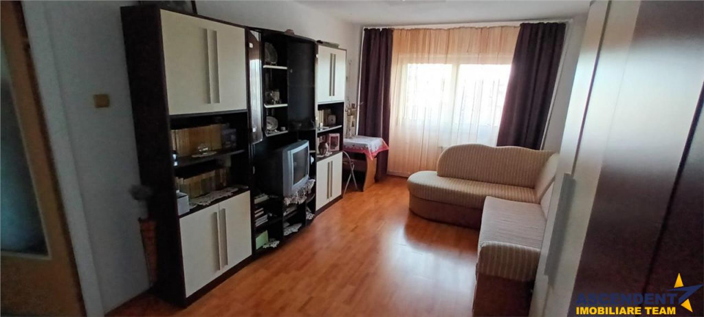 Doua balcoane, decomandat, etaj intermediar, Tractorul, Bras