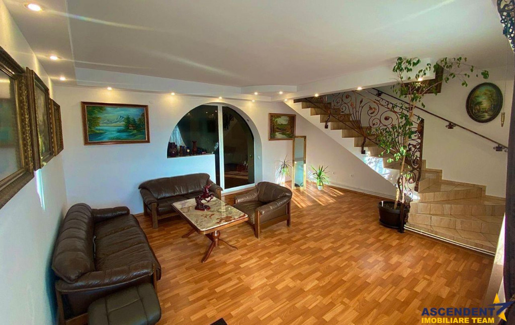 Complex din doua case, Central Brasov