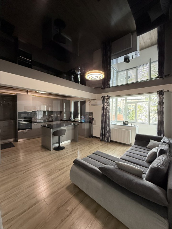 Apartament cu 2 camere, 50 mp, etaj 2, zona Centrala
